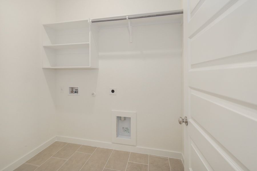 Spacious, unfurnished interior of a new home in Prairie Winds, Hutto (Image 27).