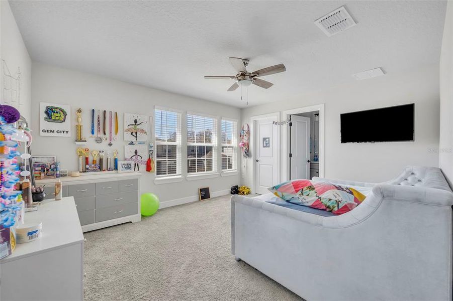 Furnished interior view inside a new home in , Clermont (Image 35).