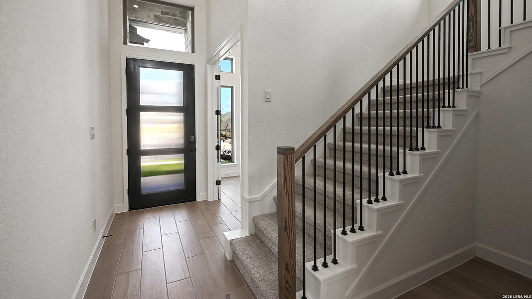 Spacious, unfurnished interior of a new home in Johnson Ranch, Bulverde (Image 12).