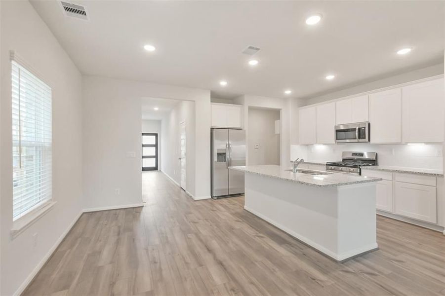 Image 14 of a home in Lakes at Black Oak.