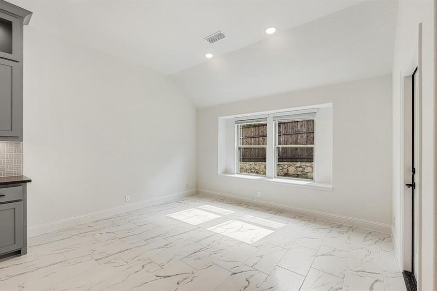 Spacious, unfurnished interior of a new home in Ridgepoint, Midlothian (Image 23).