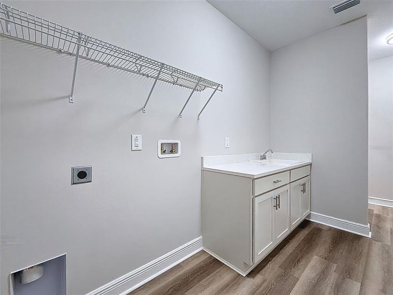 Spacious, unfurnished interior of a new home in , Homosassa (Image 30).