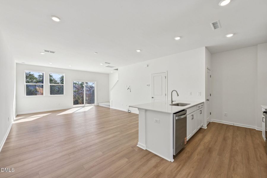 12-web-or-mls-212 Parker Lane-S0503-012