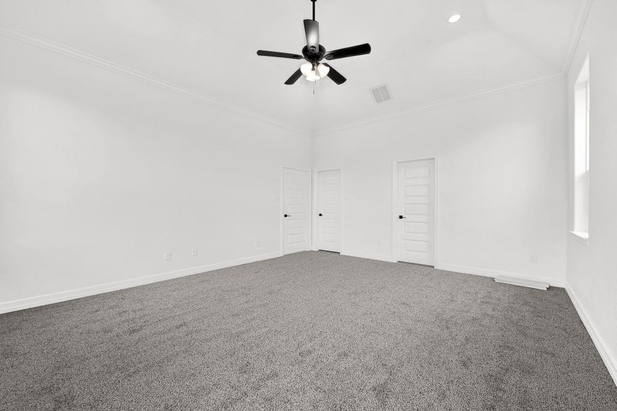 Spacious, unfurnished interior of a new home in , Anahuac (Image 19).