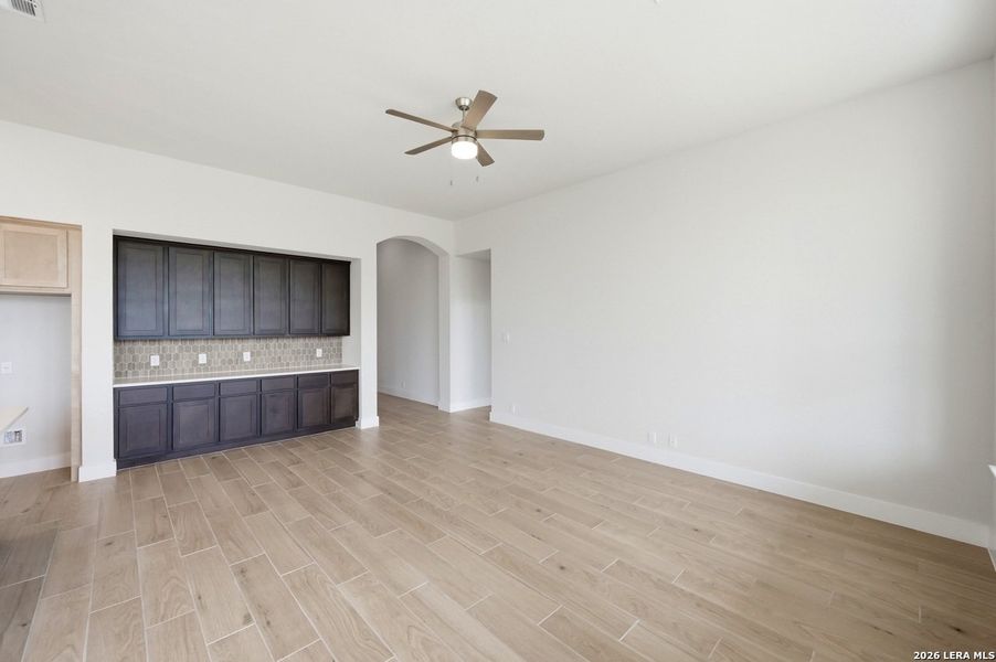 Spacious, unfurnished interior of a new home in Venado Crossing, Cibolo (Image 15).