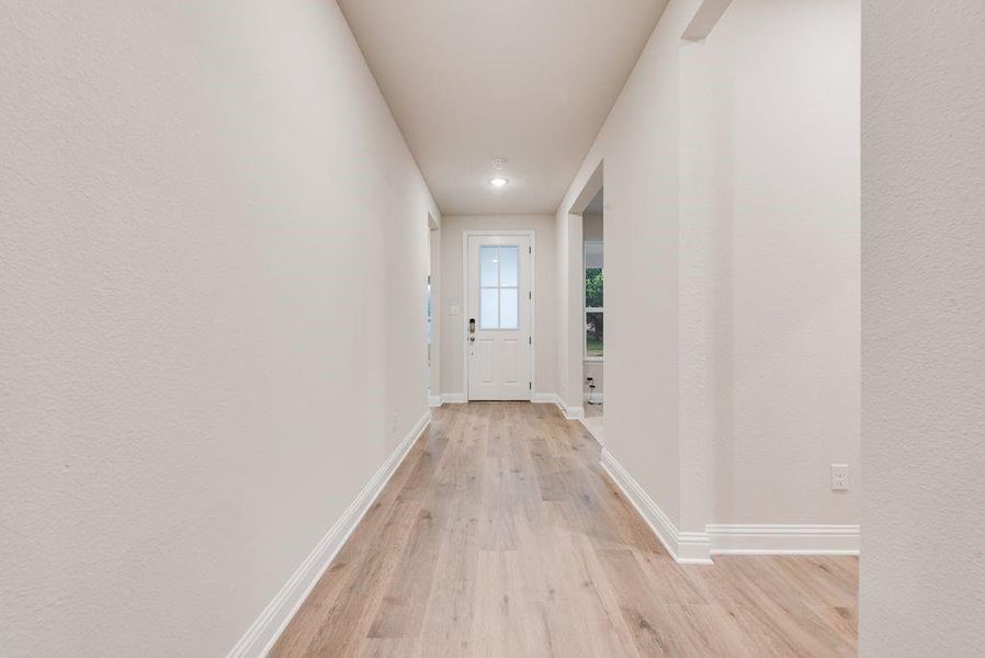 Spacious, unfurnished interior of a new home in Creekside of Crowley, Crowley (Image 16).