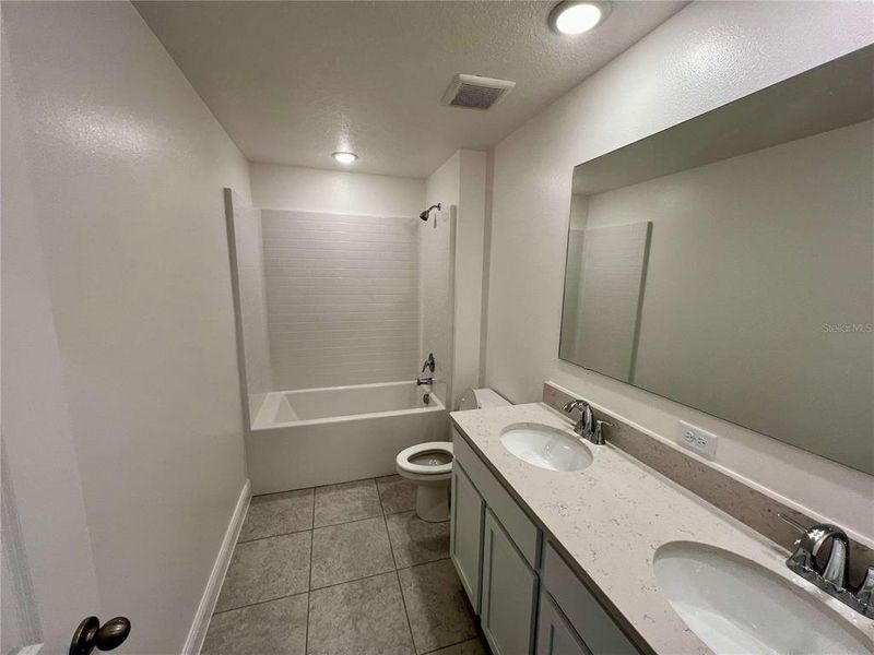 Furnished interior view inside a new home in Hammock Reserve, Haines City (Image 9).