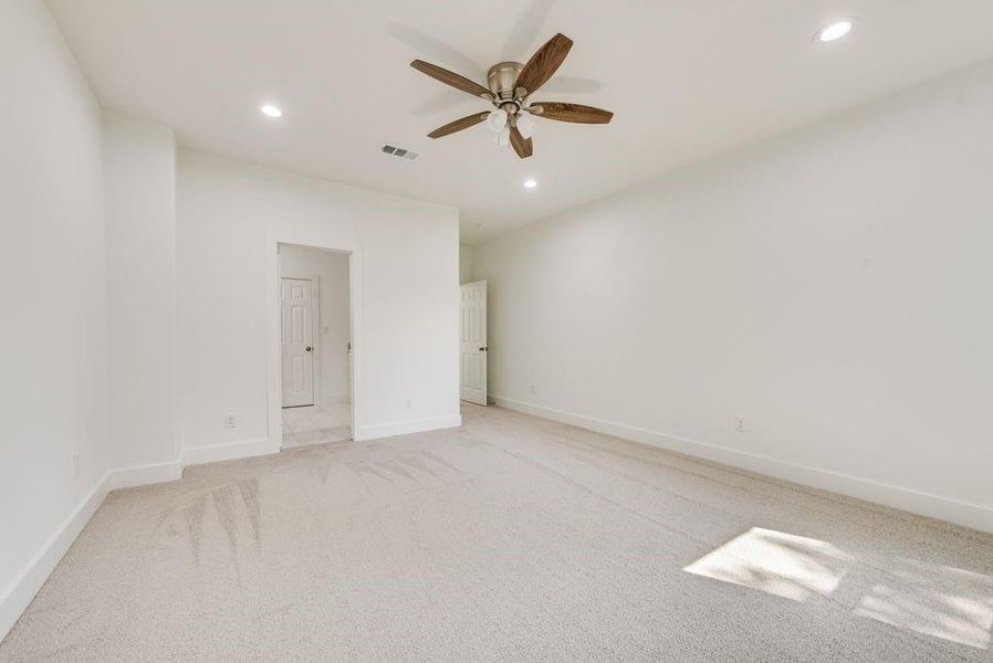 Spacious, unfurnished interior of a new home in , Dallas (Image 19).