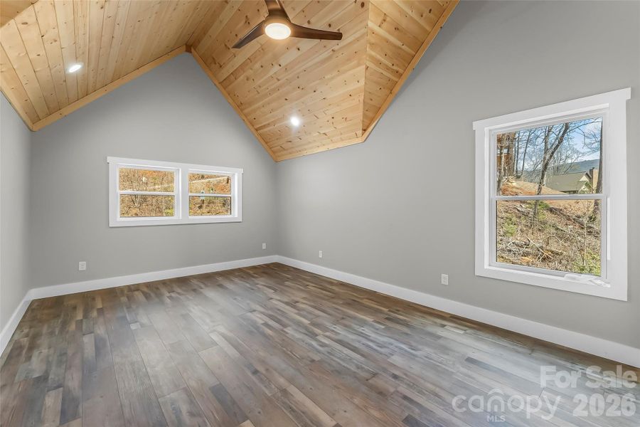 Spacious, unfurnished interior of a new home in , Marion (Image 33).