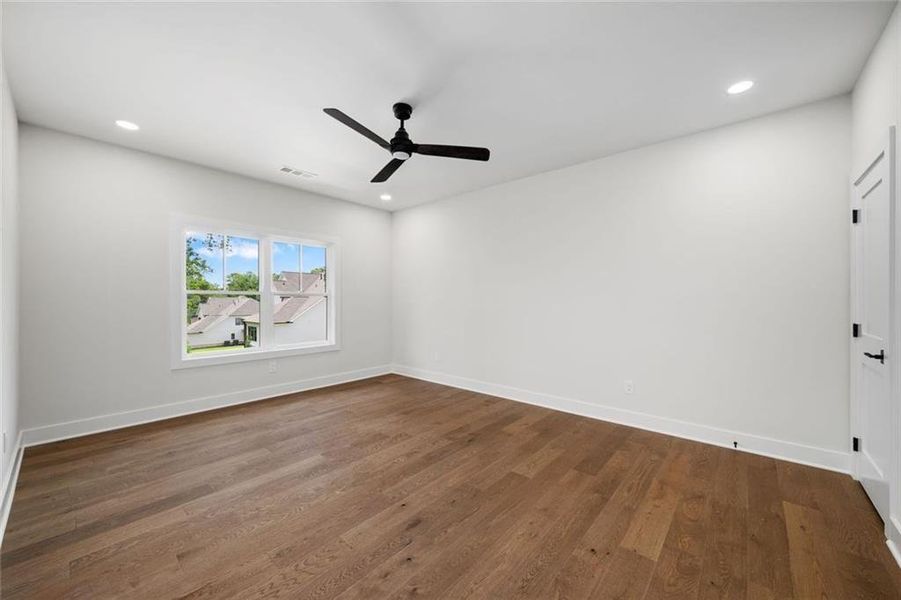 Spacious, unfurnished interior of a new home in , Atlanta (Image 123).