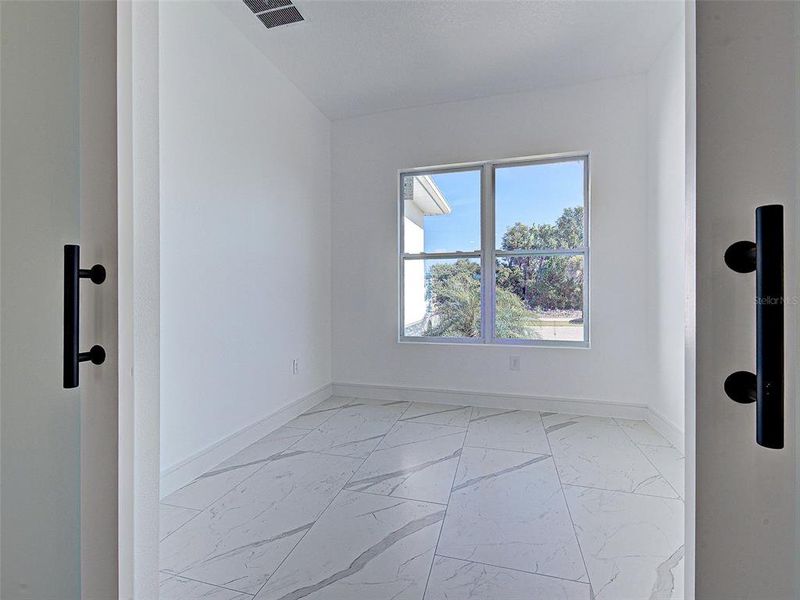 Spacious, unfurnished interior of a new home in , Rotonda West (Image 21).