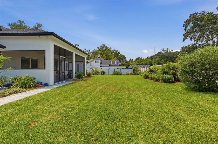 Exterior details and patio area of a home in , Winter Haven (Image 36).