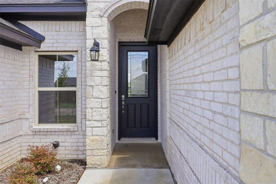 Exterior details and patio area of a home in , Tolar (Image 3).