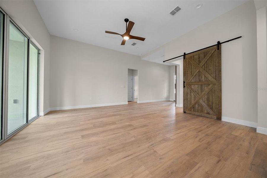 Spacious, unfurnished interior of a new home in , Dunnellon (Image 44).