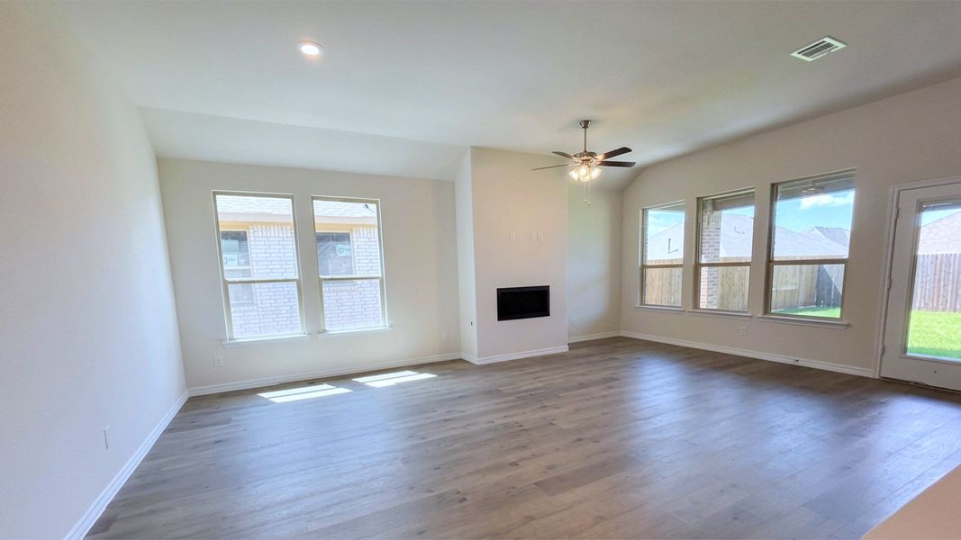 Spacious, unfurnished interior of a new home in Lakewood Trails, Forney (Image 8). Spacious, unfurnished interior of a new home in Lakewood Trails, Forney (Image 8).