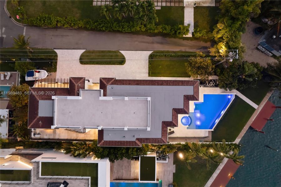 Community amenities in , Surfside (Image 46).