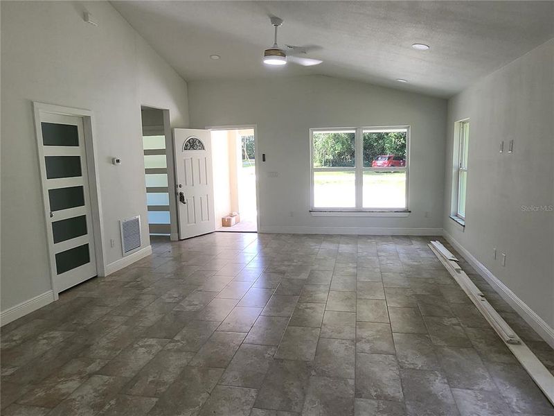 Spacious, unfurnished interior of a new home in , Summerfield (Image 17).