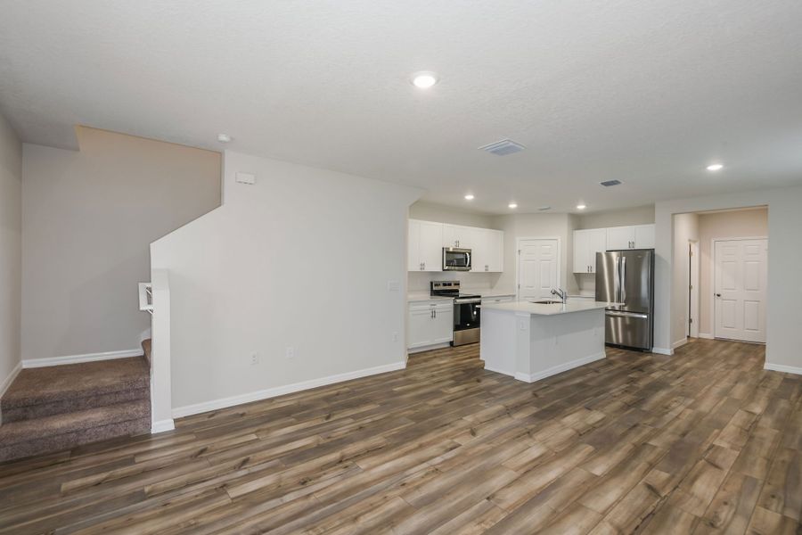 Spacious, unfurnished interior of a new home in Pasadena Woods, Dade City (Image 12).