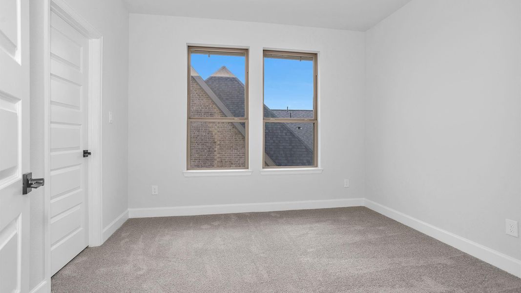 Spacious, unfurnished interior of a new home in Cross Creek West, Fulshear (Image 13).