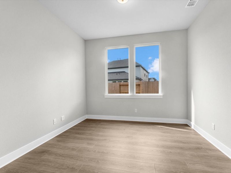 Spacious, unfurnished interior of a new home in Trillium, Richmond (Image 11).