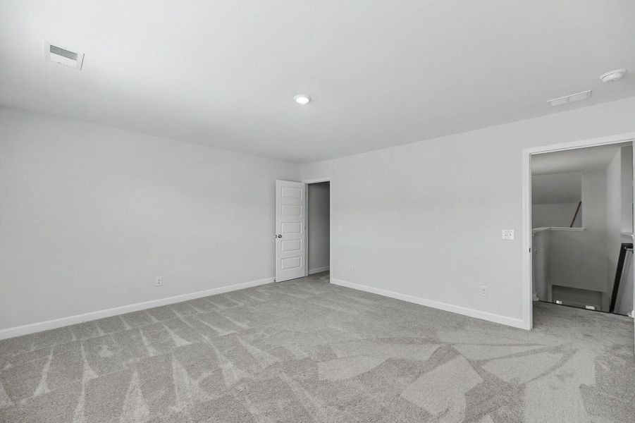 Spacious, unfurnished interior of a new home in Six Oaks, Summerville (Image 21).