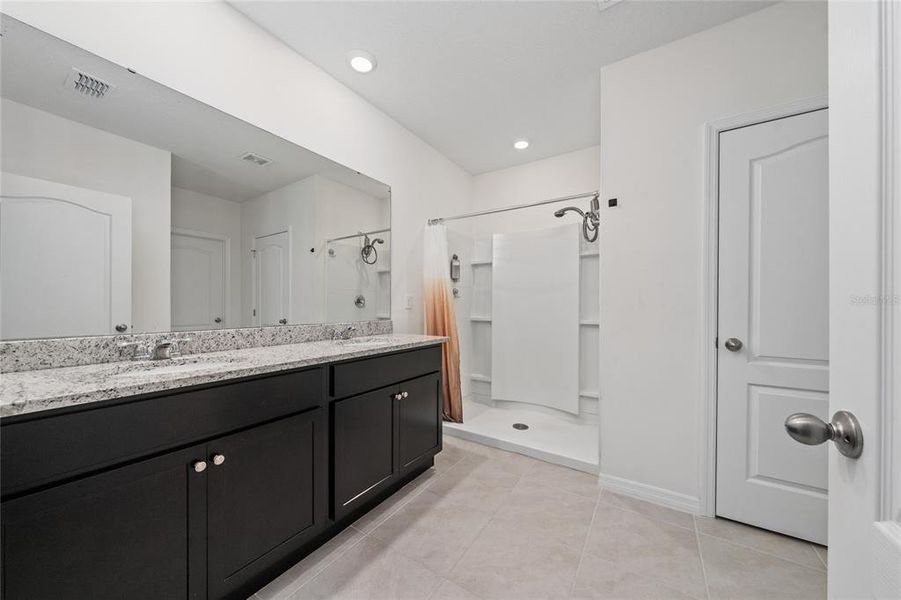 Furnished interior view inside a new home in , Davenport (Image 16).