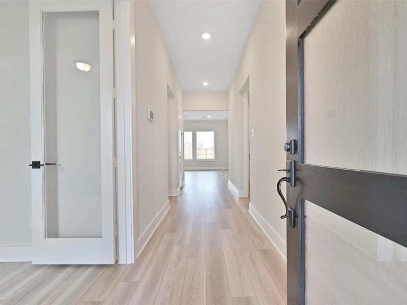 Furnished interior view inside a new home in Lago Mar, Texas City (Image 7).