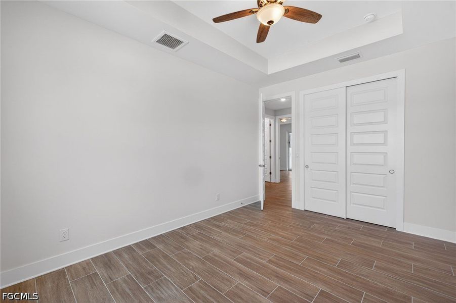 Spacious, unfurnished interior of a new home in Cape Coral, Cape Coral (Image 30).