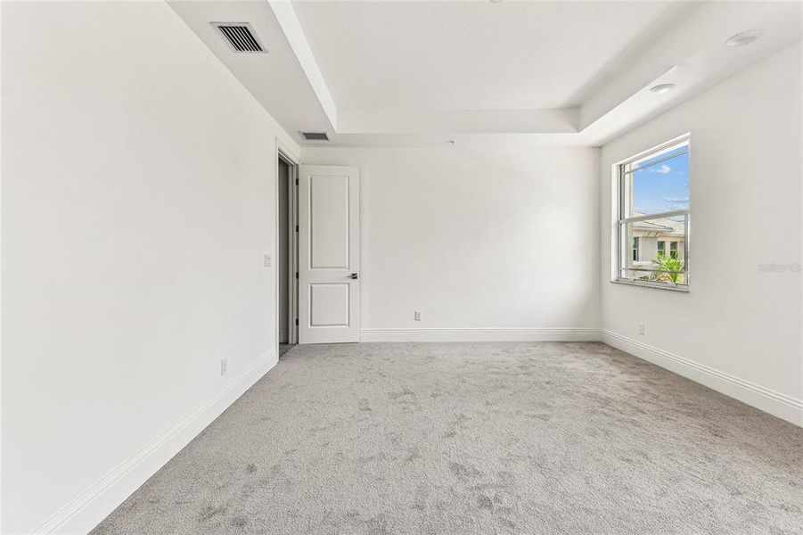 Spacious, unfurnished interior of a new home in , Lakewood Ranch (Image 43).