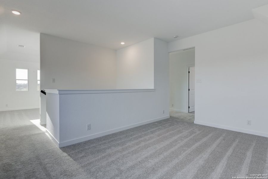 Spacious, unfurnished interior of a new home in Arcadia Ridge, San Antonio (Image 28).