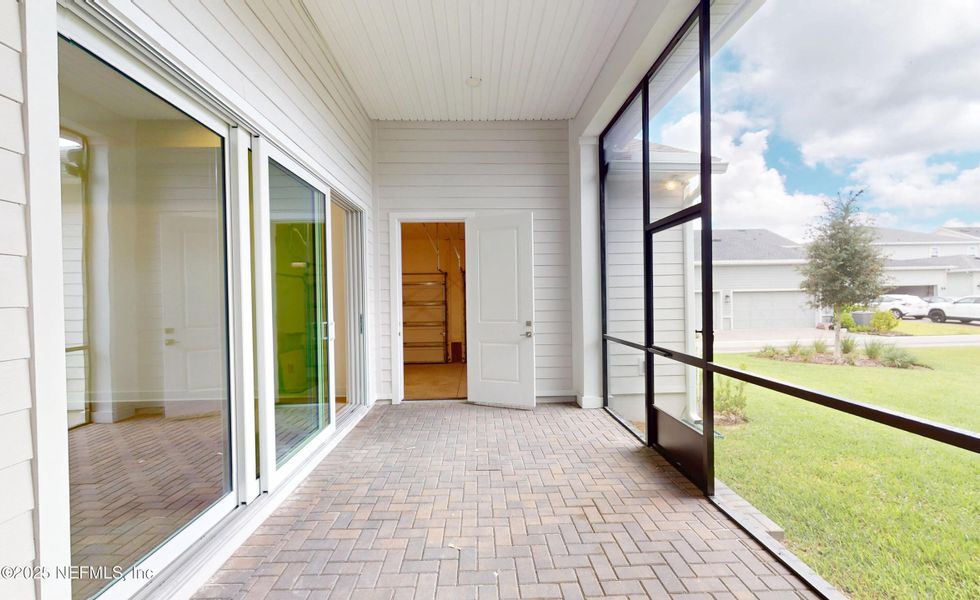 Exterior details and patio area of a home in Seven Pines, Jacksonville (Image 4).