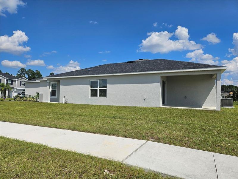 Exterior details and patio area of a home in , Clermont (Image 17).