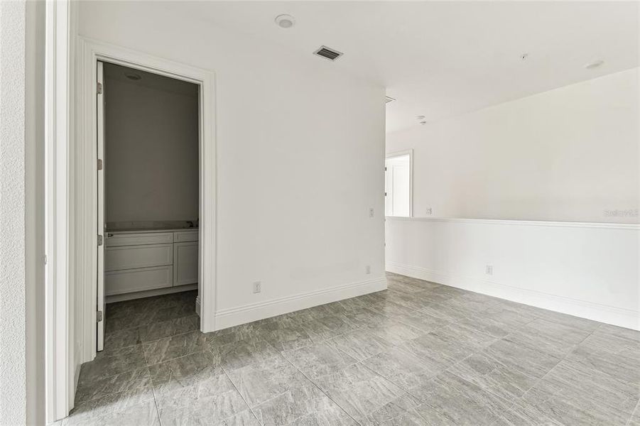 Spacious, unfurnished interior of a new home in , Lakewood Ranch (Image 38).