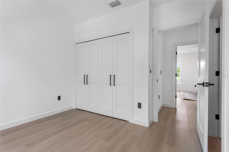 Spacious, unfurnished interior of a new home in , St. Petersburg (Image 20).