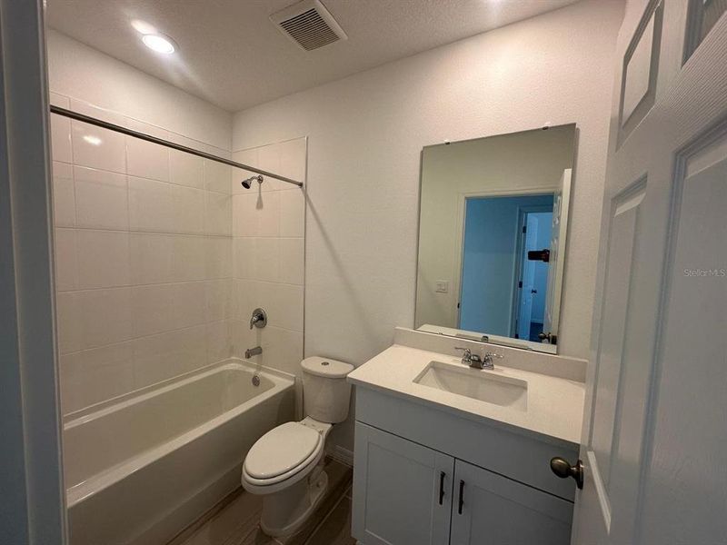 Furnished interior view inside a new home in , Winter Haven (Image 4).