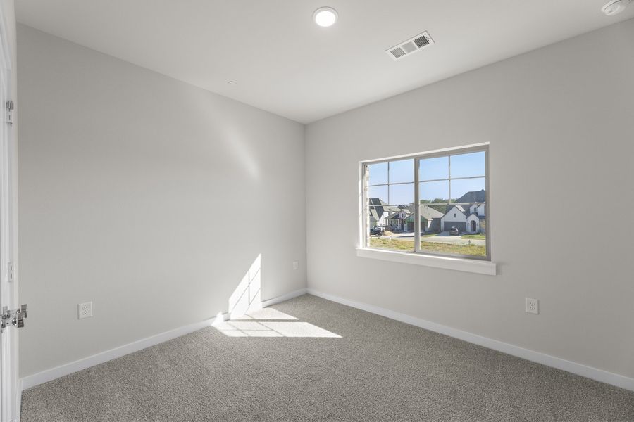 Spacious, unfurnished interior of a new home in Wildridge, Oak Point (Image 23).