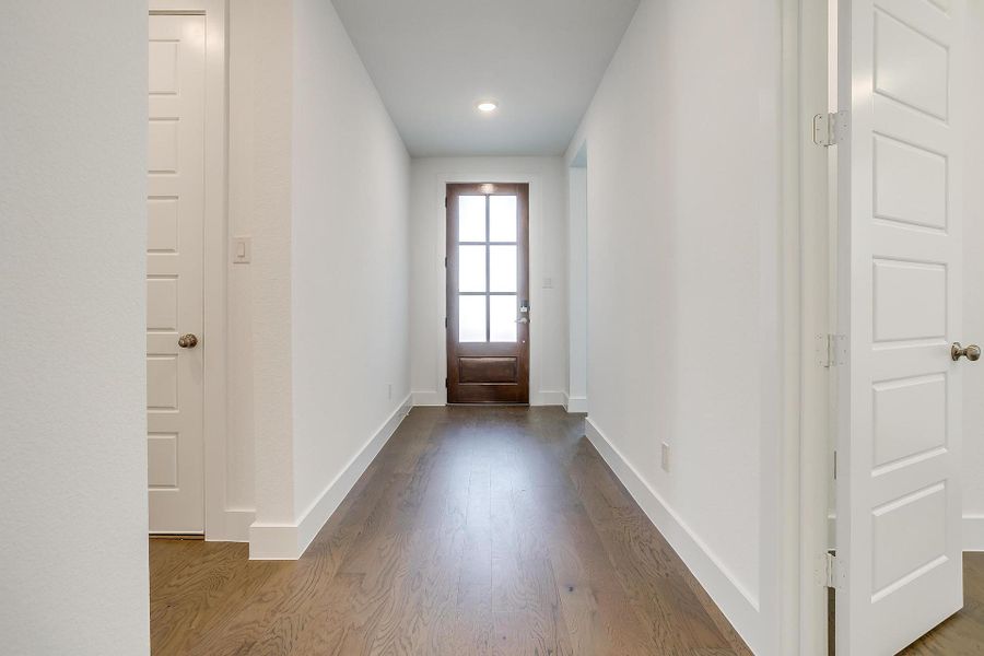 Furnished interior in a model home at Pecan Grove in Burleson (Image 25). Furnished interior in a model home at Pecan Grove in Burleson (Image 25).