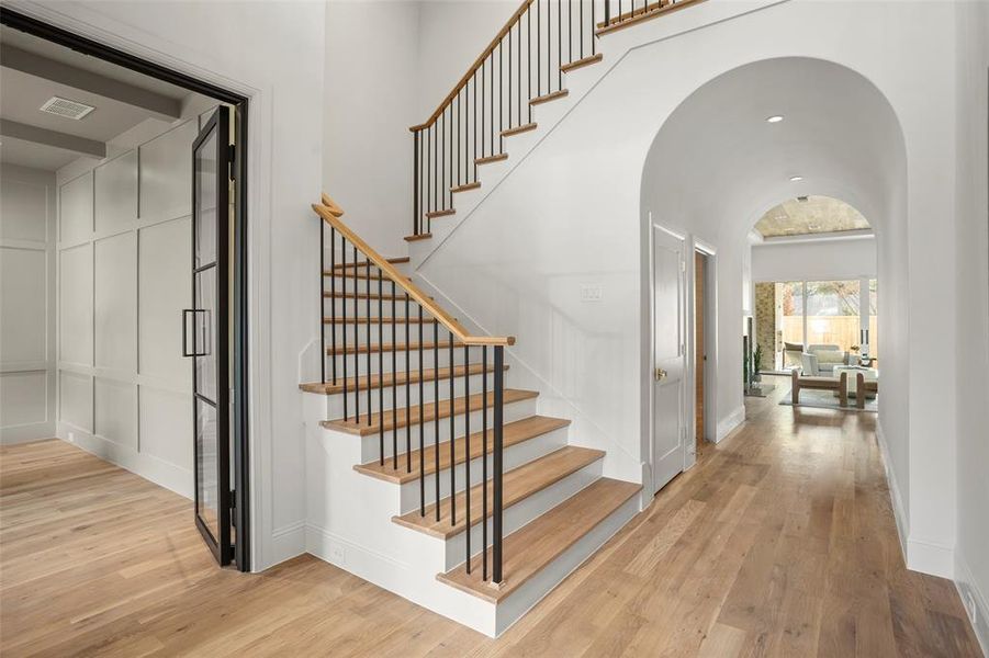 Spacious, unfurnished interior of a new home in , Dallas (Image 22).