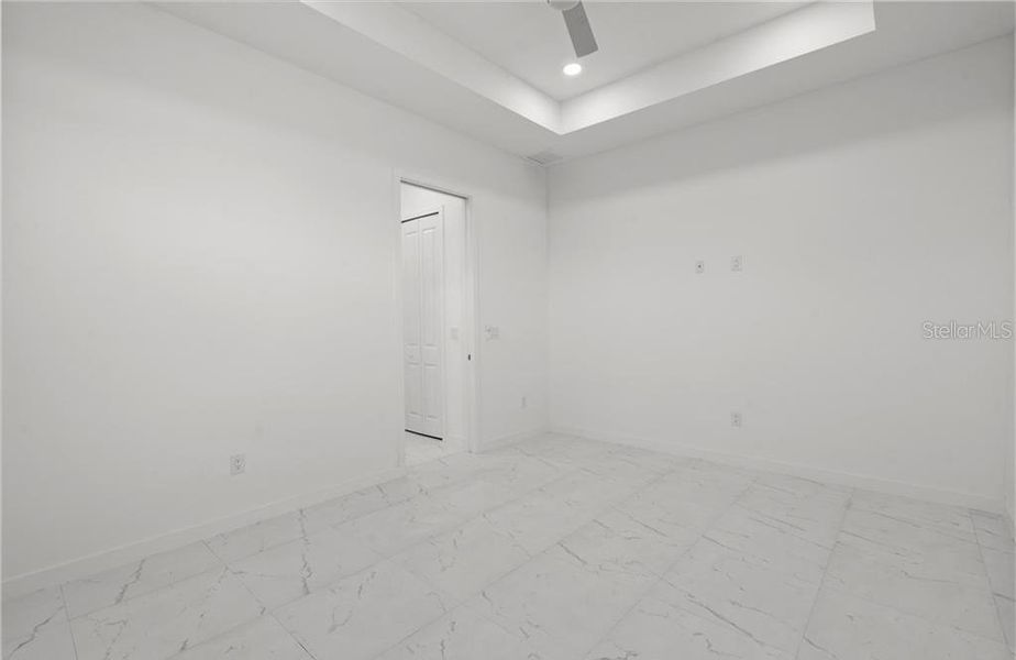 Spacious, unfurnished interior of a new home in , Cape Coral (Image 20).