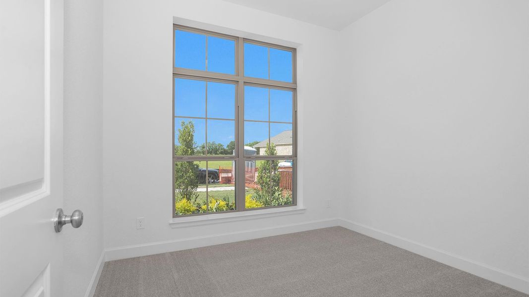 Spacious, unfurnished interior of a new home in Valencia, Manvel (Image 12).