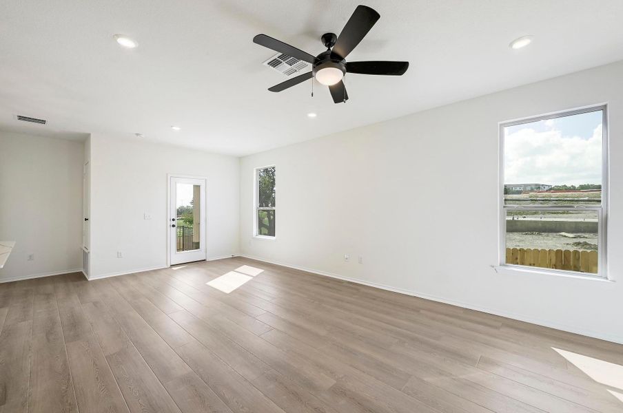 Spacious, unfurnished interior of a new home in Creekside at Estancia, Austin (Image 21).