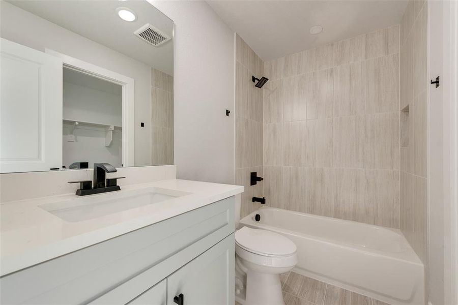 Furnished interior view inside a new home in , Rowlett (Image 14). Furnished interior view inside a new home in , Rowlett (Image 14).