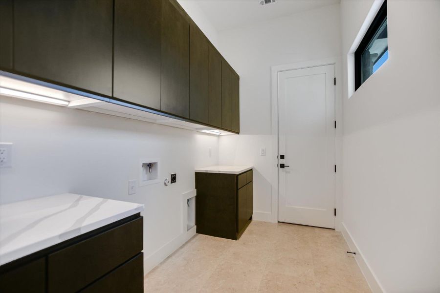 Furnished interior view inside a new home in , Horseshoe Bay (Image 28).