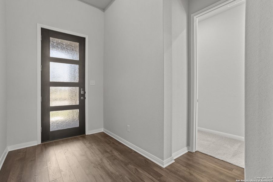 Spacious, unfurnished interior of a new home in Stillwater Ranch, San Antonio (Image 23).