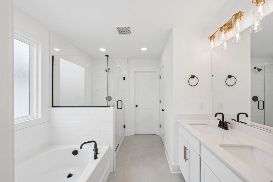 Owner's Bathroom Owner's Bathroom
