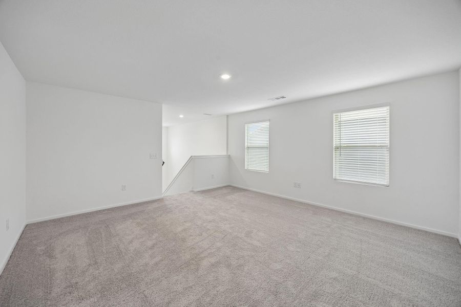 Spacious, unfurnished interior of a new home in Mavera, Conroe (Image 16).