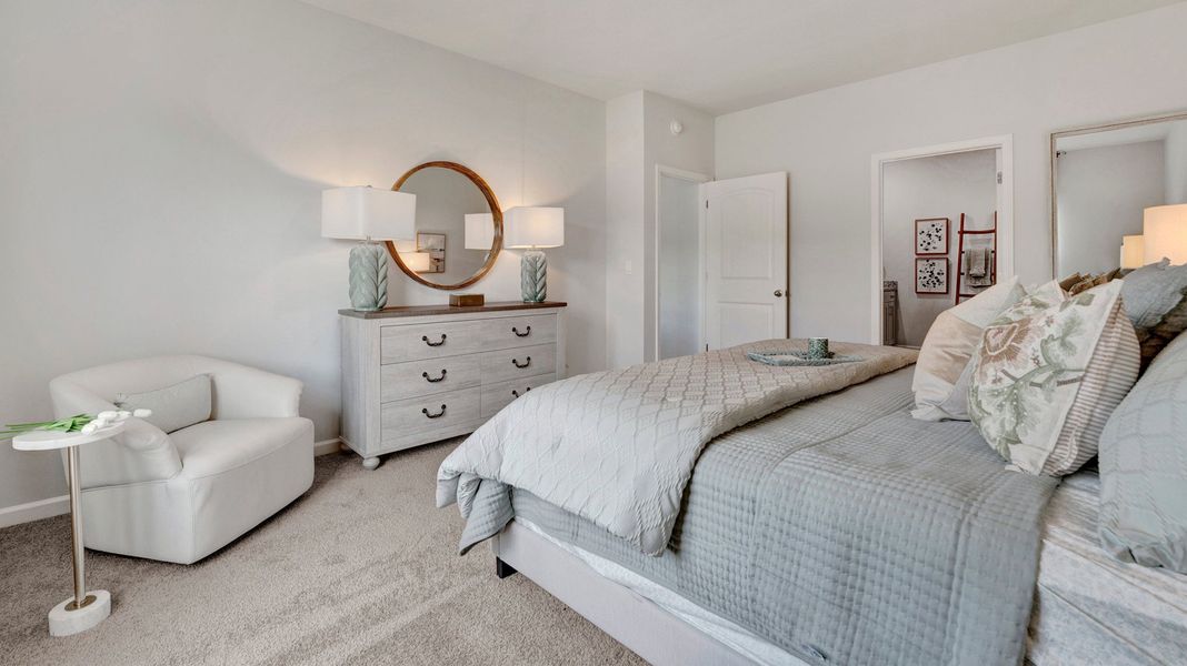 Representative furnished interior of a home built from the DOVER by D.R. Horton in Riverwood Gardens, Oakland (Image 17).
