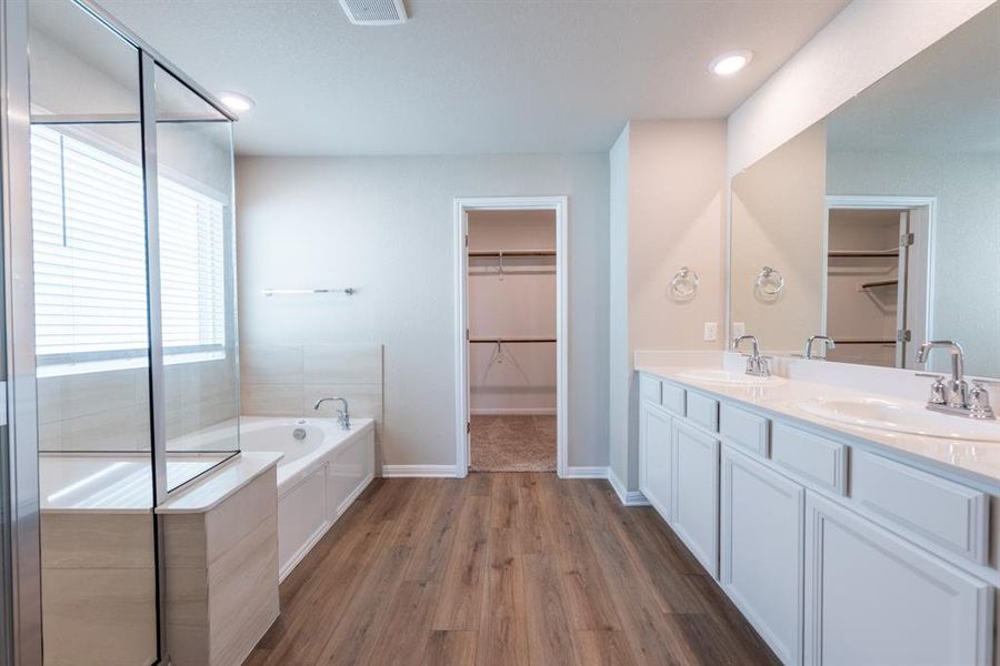 Ensuite off Primary - shower w bench, soaking tub, two sinks and large closet!