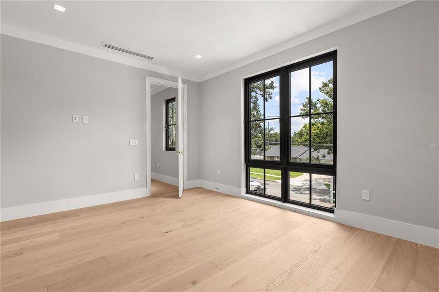 Spacious, unfurnished interior of a new home in , Orlando (Image 21).