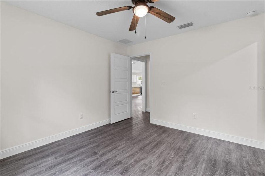 Spacious, unfurnished interior of a new home in , Dunnellon (Image 24).